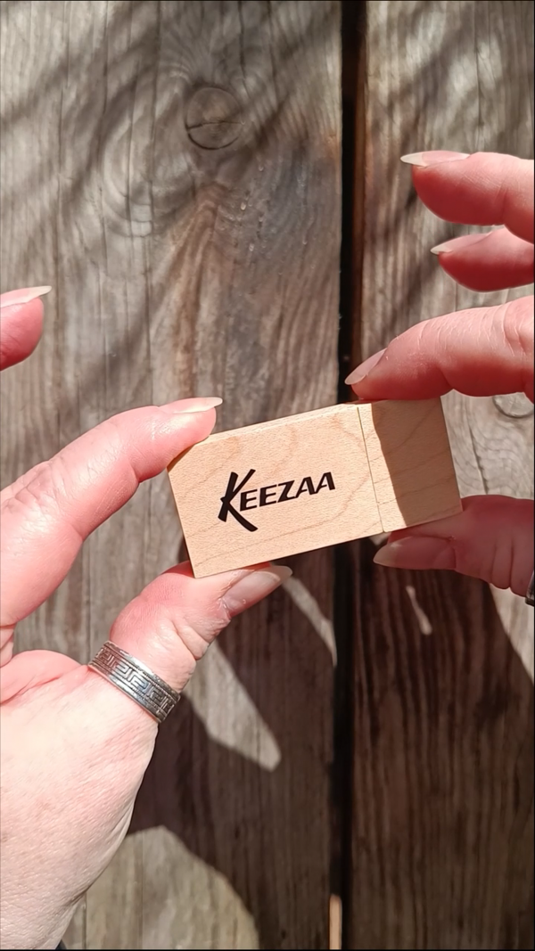 Keezaa Exklusiv: Holz-USB-Stick mit allen Songs – Bild 2